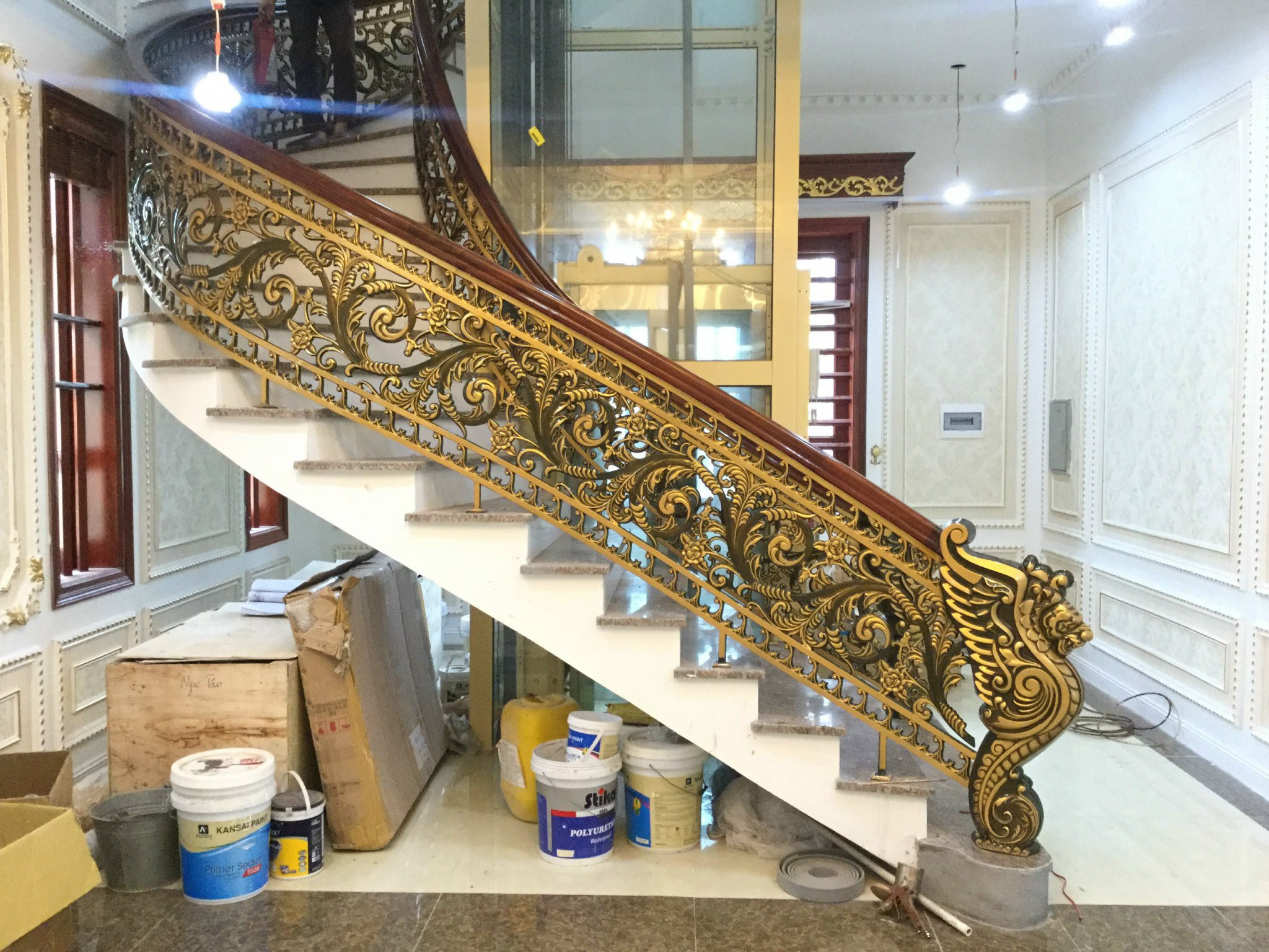 Cầu Thang Nhôm Đúc Hà Nội: Sang Trọng, An Toàn và Lâu Bền